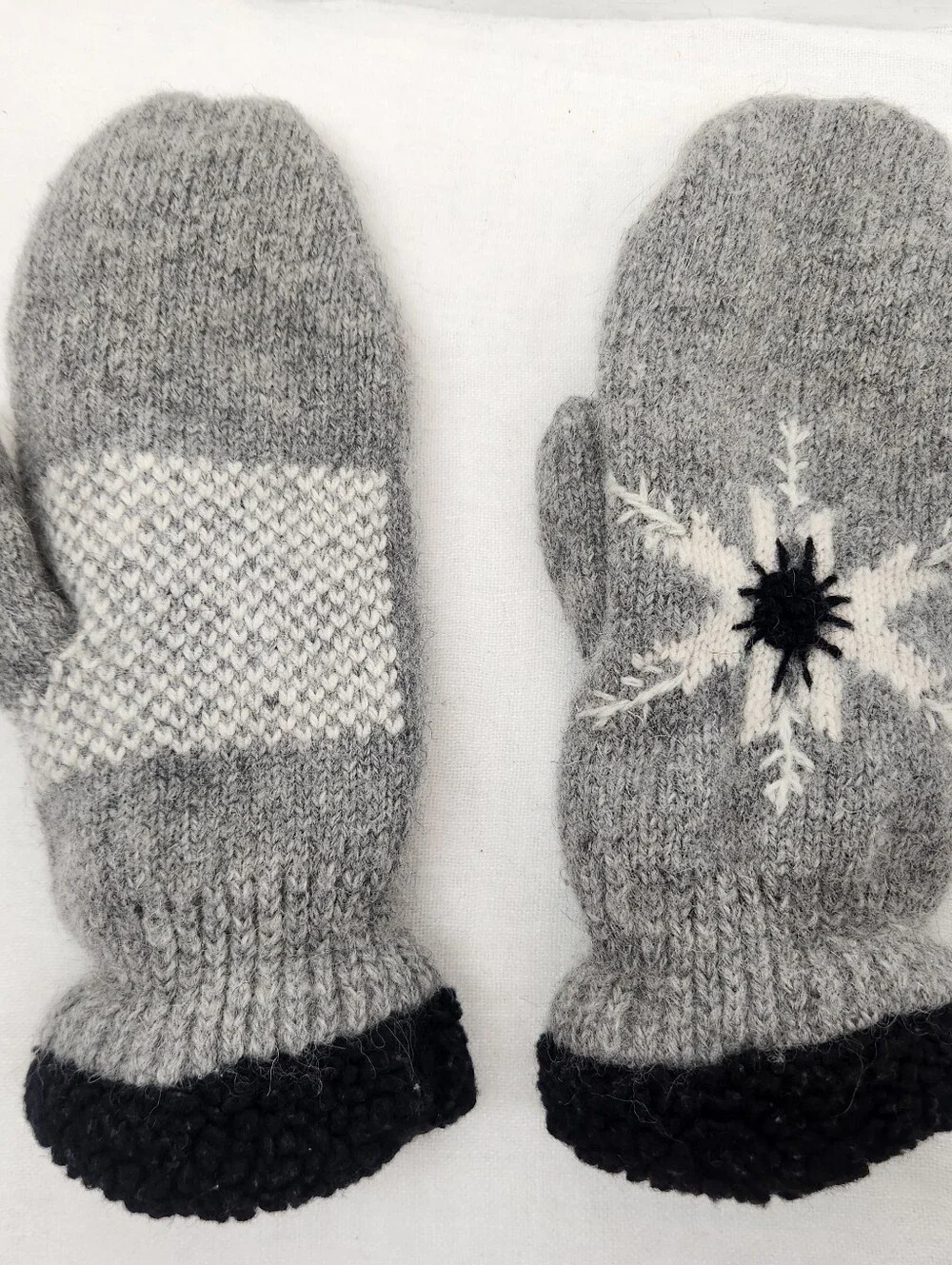Thinsulate 40gram Womens OS Gray Wool Blend Snowflake Knit Mittens Fleece Lined